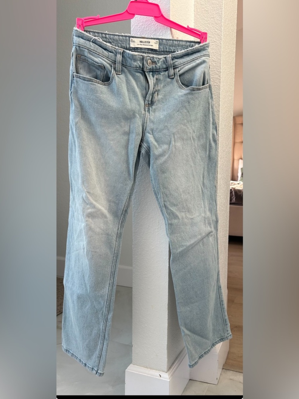 Hollister Low-Rise Relaxed Straight Light Blue Jeans